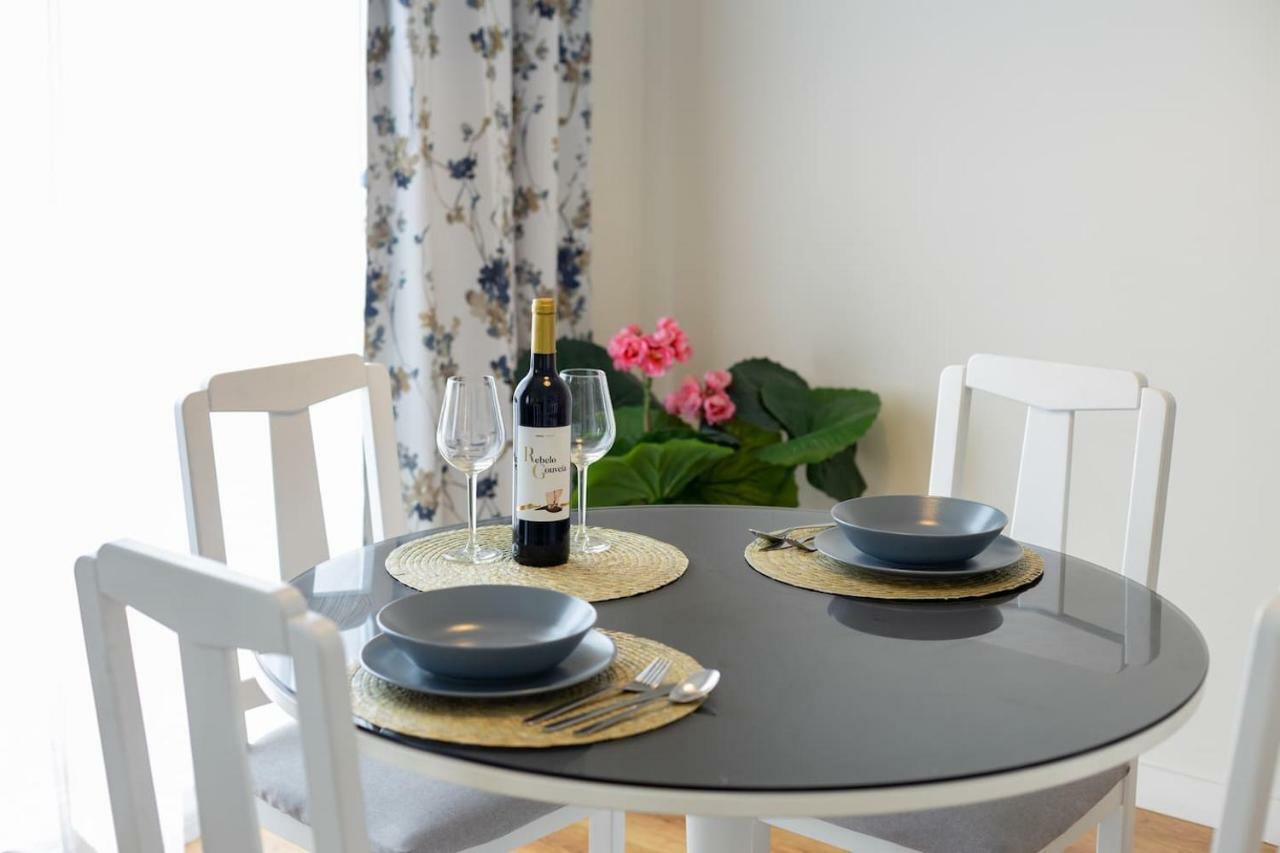 Trindade Sunny Downtown Apartment With Balcony & Ac Porto Buitenkant foto