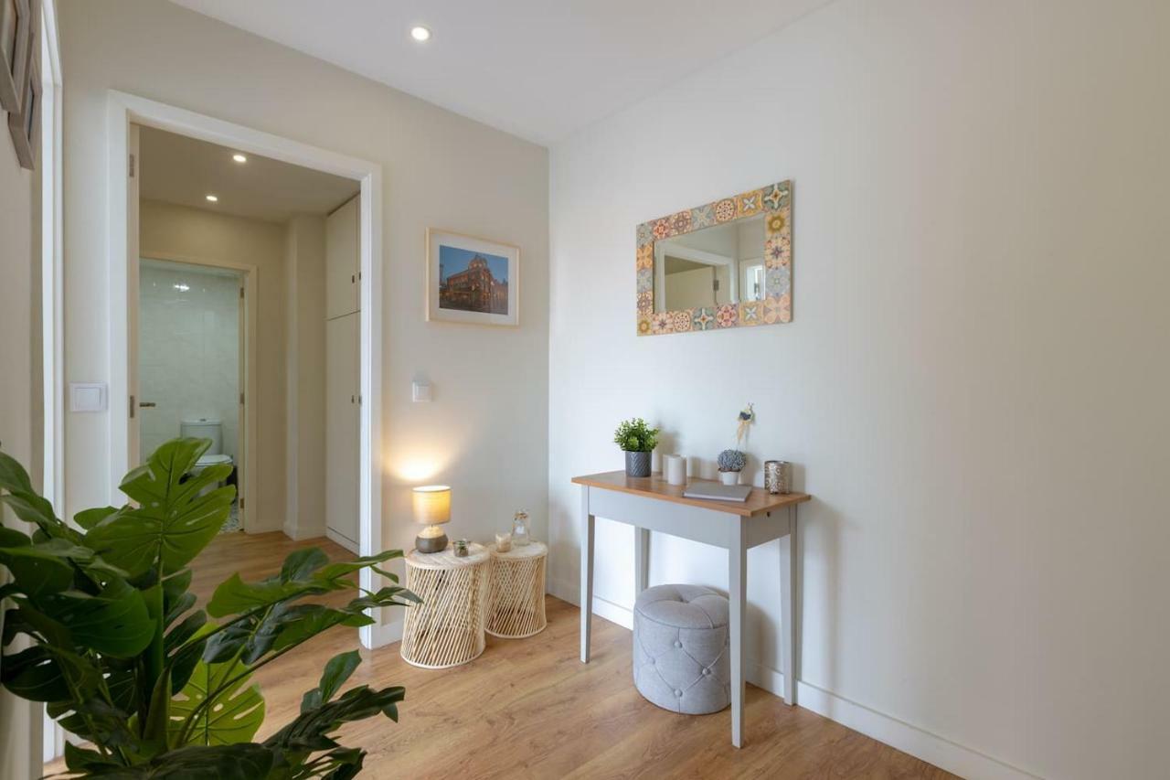 Trindade Sunny Downtown Apartment With Balcony & Ac Porto Buitenkant foto