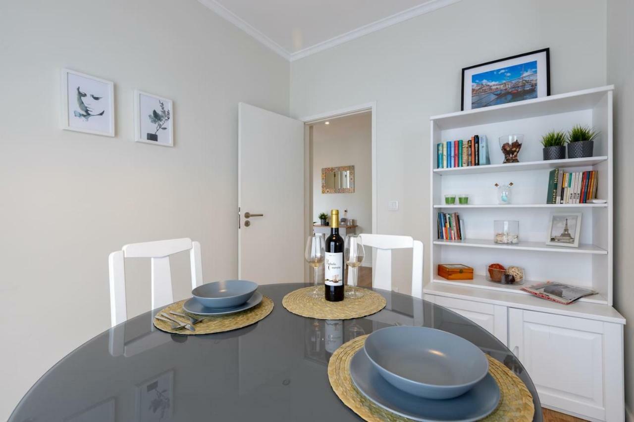 Trindade Sunny Downtown Apartment With Balcony & Ac Porto Buitenkant foto