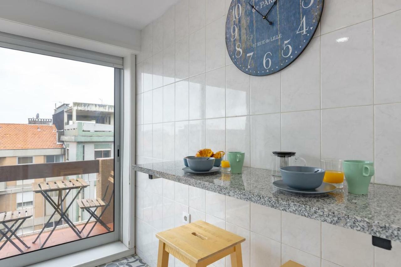 Trindade Sunny Downtown Apartment With Balcony & Ac Porto Buitenkant foto