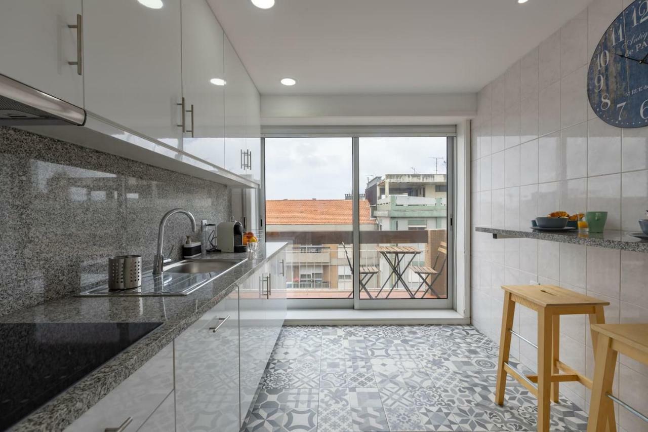 Trindade Sunny Downtown Apartment With Balcony & Ac Porto Buitenkant foto