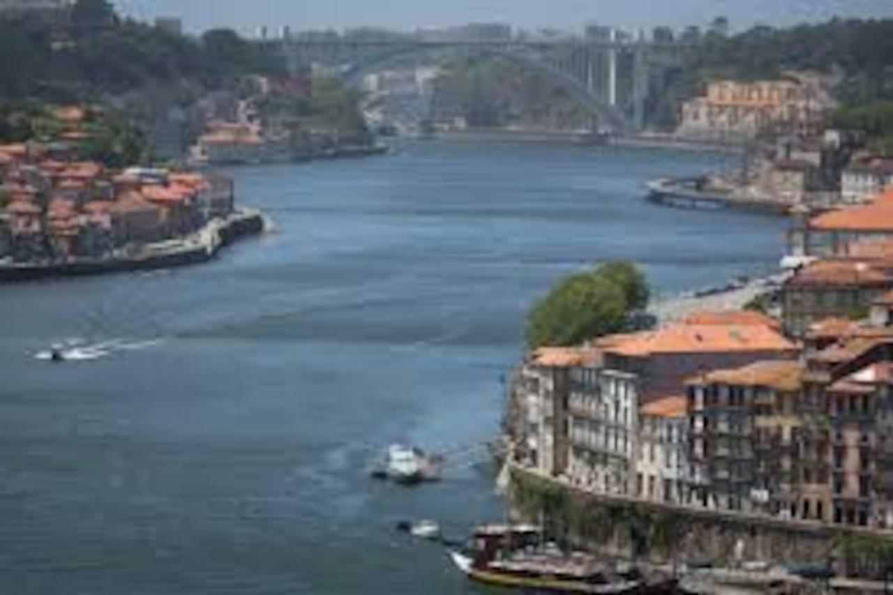 Trindade Sunny Downtown Apartment With Balcony & Ac Porto Buitenkant foto