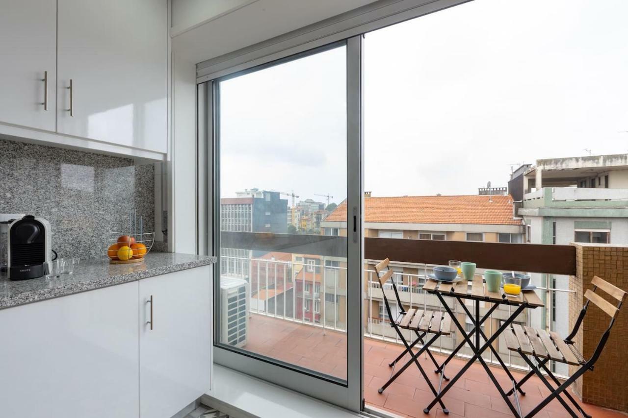 Trindade Sunny Downtown Apartment With Balcony & Ac Porto Buitenkant foto