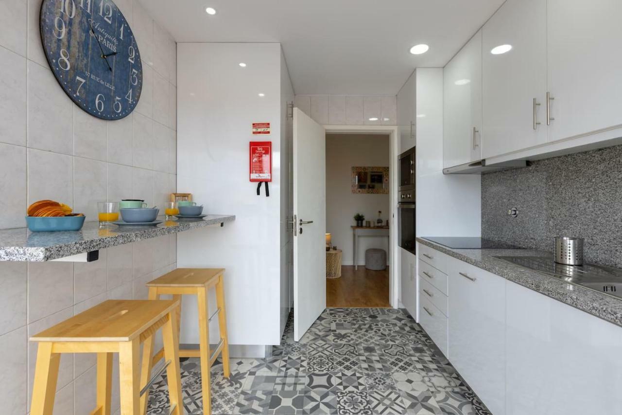 Trindade Sunny Downtown Apartment With Balcony & Ac Porto Buitenkant foto