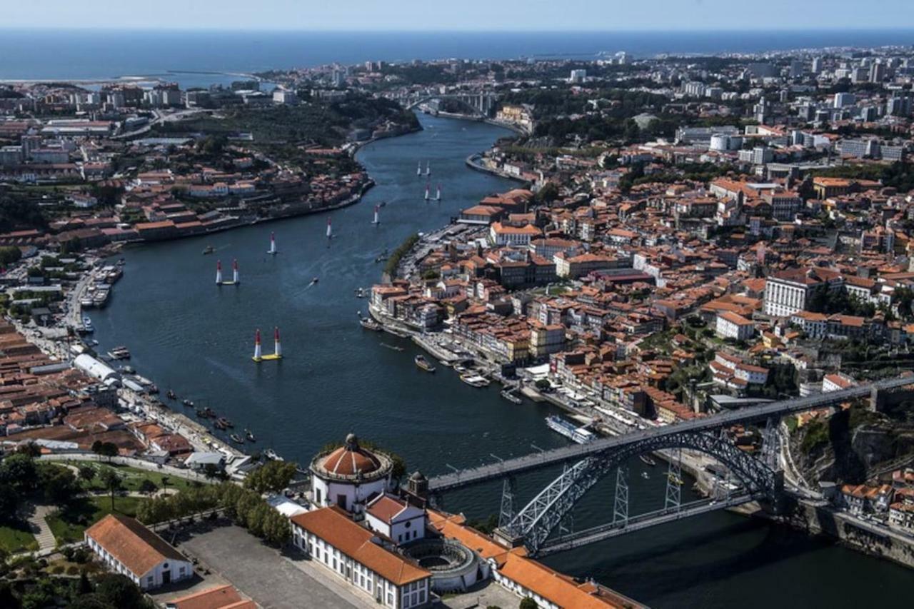 Trindade Sunny Downtown Apartment With Balcony & Ac Porto Buitenkant foto
