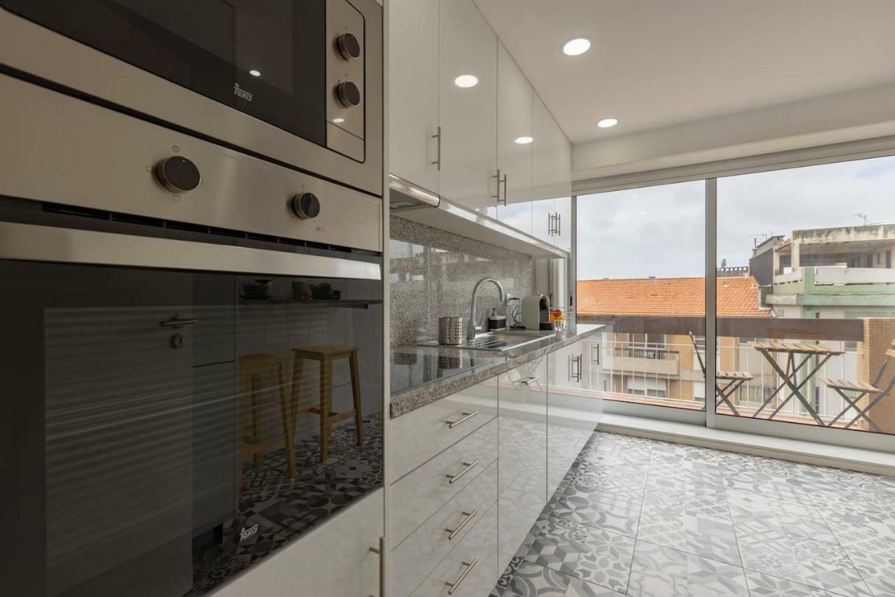 Trindade Sunny Downtown Apartment With Balcony & Ac Porto Buitenkant foto