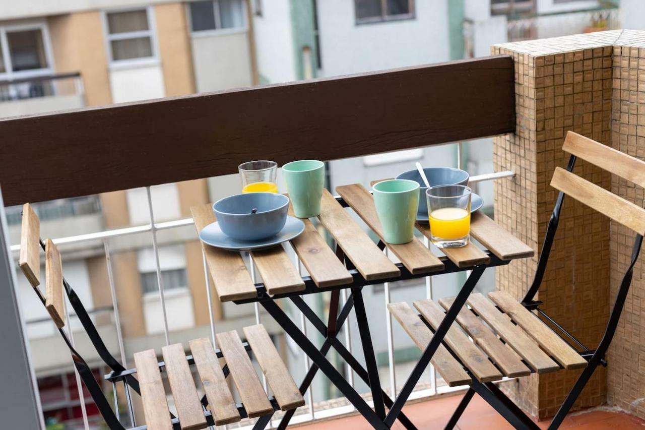 Trindade Sunny Downtown Apartment With Balcony & Ac Porto Buitenkant foto