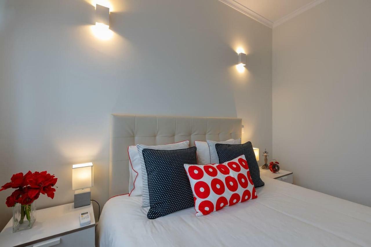 Trindade Sunny Downtown Apartment With Balcony & Ac Porto Buitenkant foto