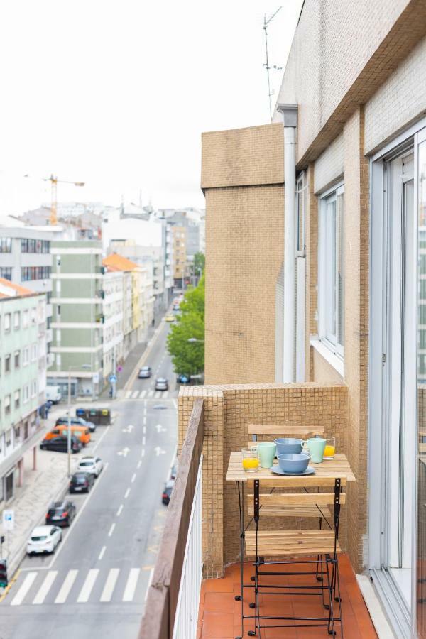 Trindade Sunny Downtown Apartment With Balcony & Ac Porto Buitenkant foto
